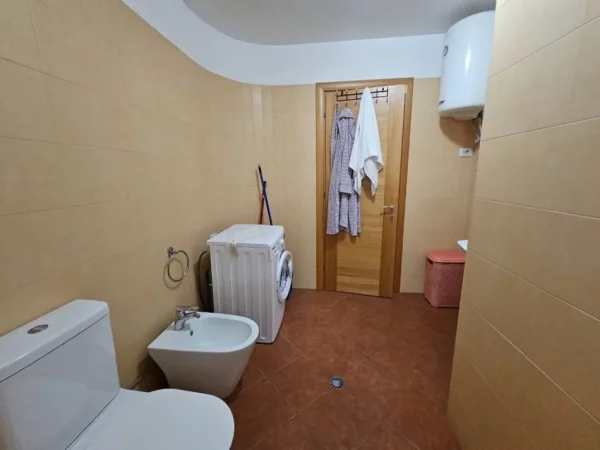 Tirane, shitet apartament 2+1 Kati 3, 124 m² 219.000 € (Liqeni i Thate)