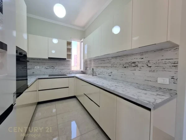 Tirane, jepet me qera apartament 2+1+Aneks+Ballkon Kati 3, 100 m² 700 € (Selite)