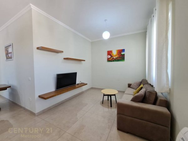 Tirane, jepet me qera apartament 2+1+Aneks+Ballkon Kati 3, 100 m² 700 € (Selite)