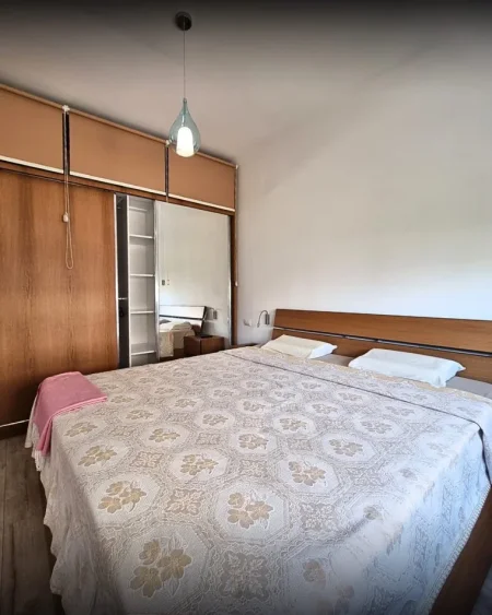 Tirane, jepet me qera apartament 1+1+Aneks+Ballkon Kati 5, 70 m² 950 € 