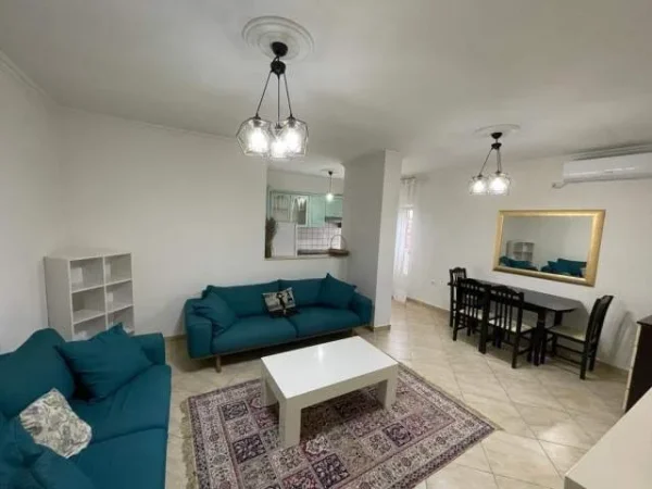 Tirane, jepet me qera apartament 2+1 Kati 3, 95 m² 600 € (SELVIA)