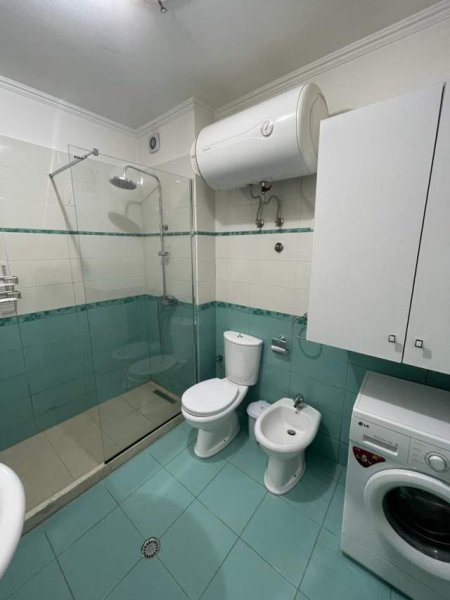 Tirane, jepet me qera apartament 2+1 Kati 3, 95 m² 600 € (SELVIA)