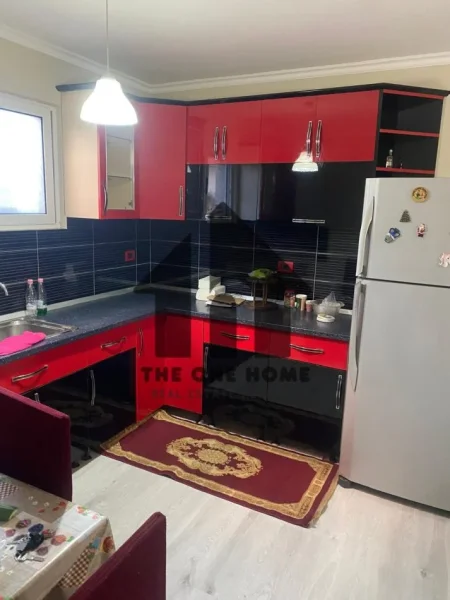 Tirane, jepet me qera apartament 1+1+Ballkon Kati 1, 70 m² 500 € (Brryli)