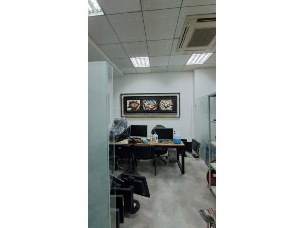 Tirane, jepet me qera ambjent biznesi Kati 2, 79 m² 600 € (Qender)