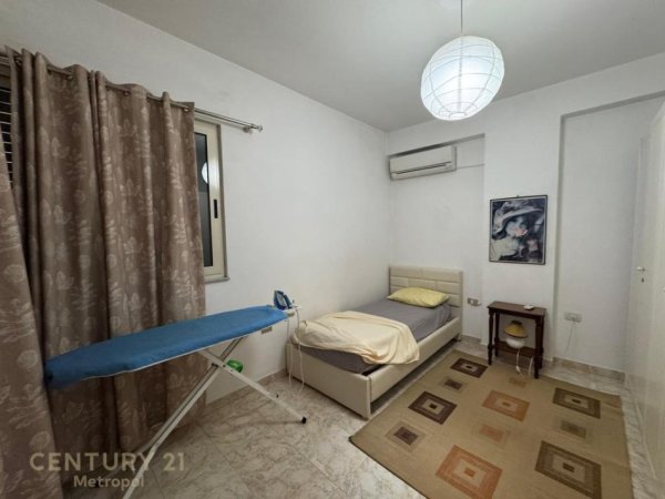 Tirane, jepet me qera apartament 3+1+Ballkon Kati 3, 150 m² 750 € (Rruga e Kavajes)