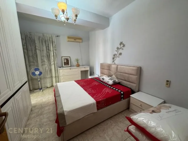 Tirane, jepet me qera apartament 3+1+Ballkon Kati 3, 150 m² 750 € (Rruga e Kavajes)