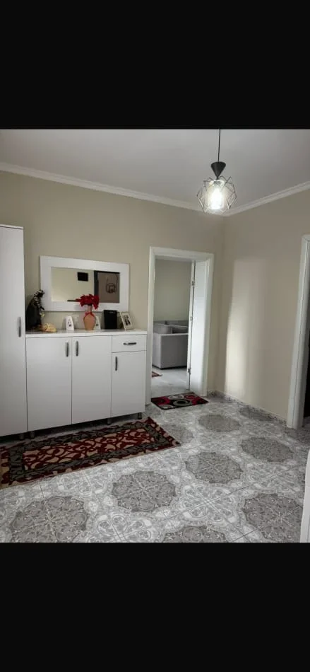 Tirane, jepet me qera apartament 1+1 Kati 1, 65 m² 500 € (Ali Demi)