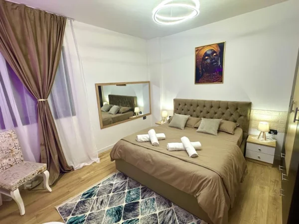 1+1 Pazari i Ri (€470)
