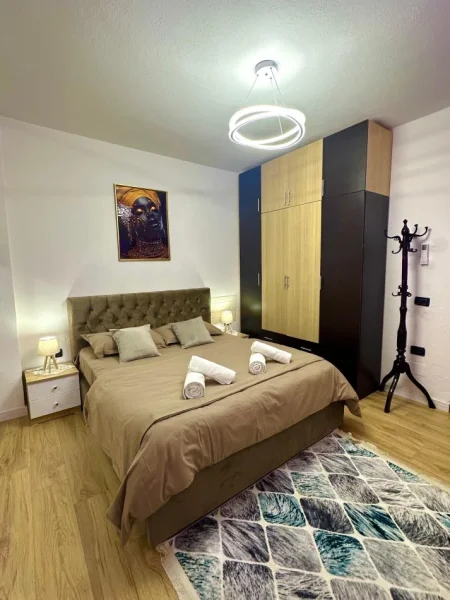 1+1 Pazari i Ri (€470)