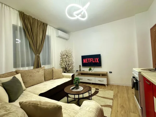 1+1 Pazari i Ri (€470)