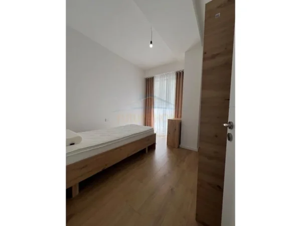 Tirane, jepet me qera apartament 2+1 Kati 3, 105 m² 550 € 