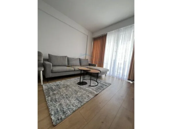 Tirane, jepet me qera apartament 2+1 Kati 3, 105 m² 550 € 