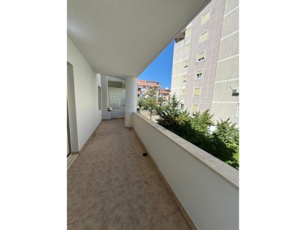 Tirane, shitet apartament 2+1+Ballkon Kati 3, 94 m² 135.000 € (Fresk, Rruga e Dajtit)
