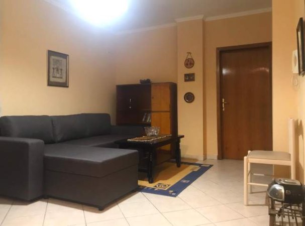 Apartament 1+1 me qira 5 maj ne Tirane.