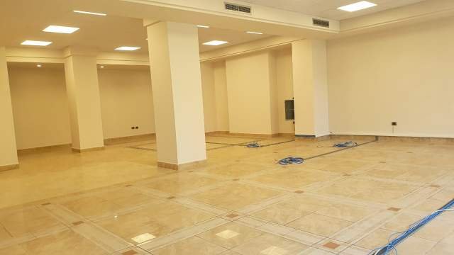 Tirane, jap me qera ambjent biznesi Kati 1, 150 m² 1.700 Euro (Pazari i Ri)