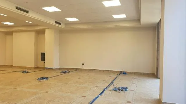 Tirane, jap me qera ambjent biznesi Kati 1, 150 m² 1.700 Euro (Pazari i Ri)