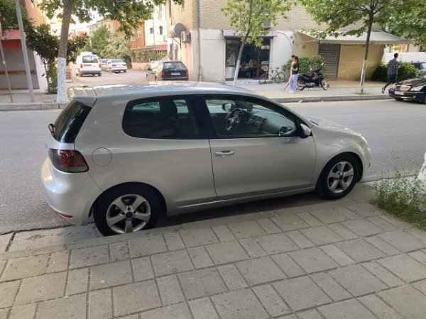 shes  Golf 6 1.4 Benzine. 4299 euro