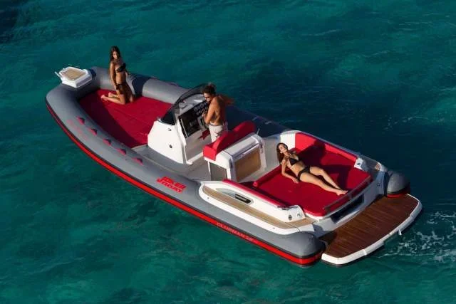 Udhetim me anije turistike ne ishullin e Sazanit dhe ne Karaburun