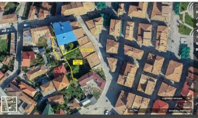 Korçë-Pazari Korçës, Shitet Ndërtes/Ambjent biznesi me 2-kate, sip.njolla ndërtesës 100m2, truall i lire 576m2, Çmimi 650'000€, në Pazarin e Korçës /rr. P.Nase