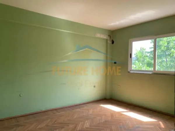 Tirane, jap me qera ambjent biznesi Kati 2, 70 m² 700 Euro