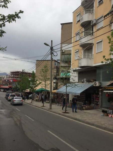 Tirane, shes dyqan Kati 0, 54 m² 250.000 Euro (Rruga 5 Maji)