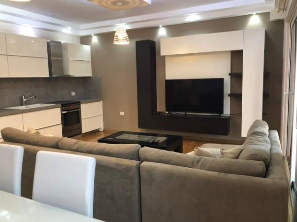 Tirane, jepet me qera apartament 2+1+BLK Kati 5, 105 m² 700 Euro (bill klinton)