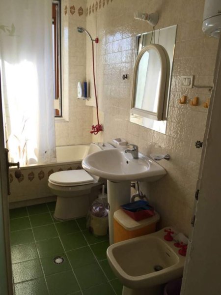 Tirane, jap me qera apartament 2+1+A+BLK Kati 5, 320 Euro (Karl Gega, prane stacionit te trenit)