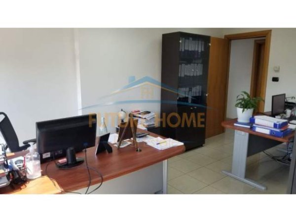 Tirane, jap me qera zyre Kati 5, 115 m² 1.500 Euro (Bllok)