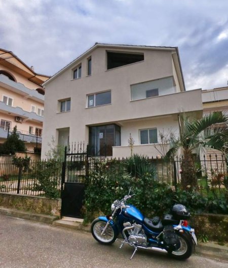 Shitet, Shtëpi Private + Truall, Kodra E Priftit, Tiranë. 300,000 € ID: OPP+21331