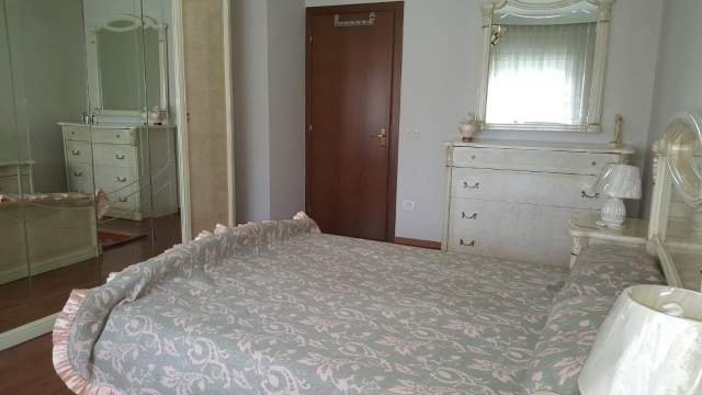 Tirane, jap me qera apartament 1+1+BLK Kati 2, 84 m² 400 Euro (Sheshi Avni rustemi)