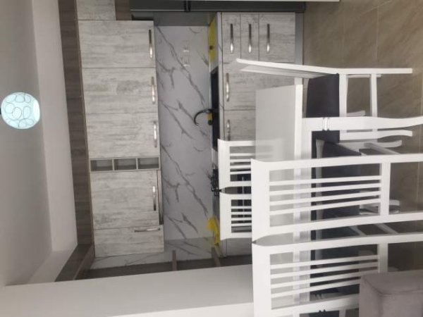 Tirane, jap me qera apartament 1+1+garazh Kati 5, 70 m² 350 Euro Green City Unaze te Re
