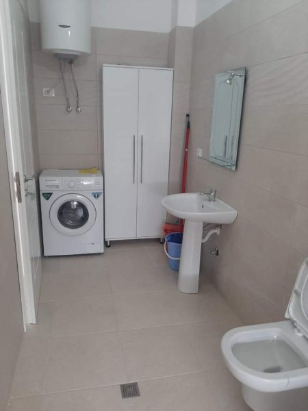 Tirane, jap me qera apartament 1+1+garazh Kati 5, 70 m² 350 Euro Green City Unaze te Re