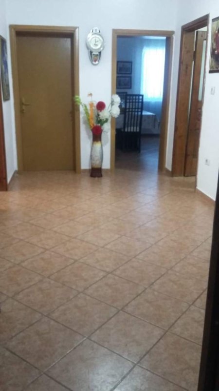 Durres, shes shtepi 150 m² 80.000 Euro (Vila e Zogut)