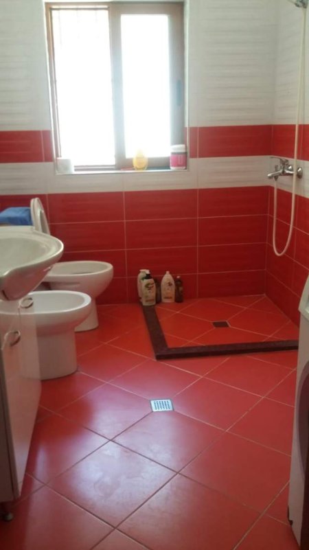 Durres, shes shtepi 150 m² 80.000 Euro (Vila e Zogut)