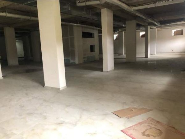 Tirane, jap me qera ambjent biznesi Kati 0, 1.330 m² 2.660 Euro (Muhamet Deliu)