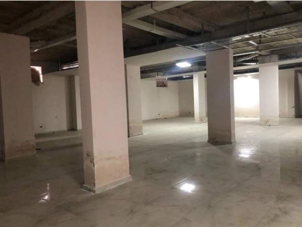 Tirane, jap me qera ambjent biznesi Kati 0, 1.330 m² 2.660 Euro (Muhamet Deliu)