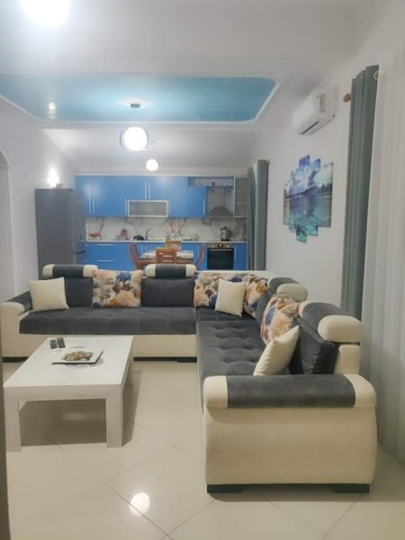 Orikum, jap me qera apartament 2+1 Kati 3, 90 m² 3.000 Leke (rruga faik konica)