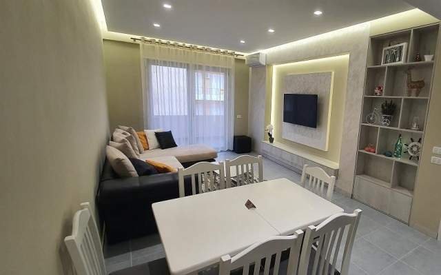 Vlore, jap me qera apartament 1+1+BLK Kati 6, 68 m² 60 Euro (Rruga Pavlo Flloko Prane hotel Regina)