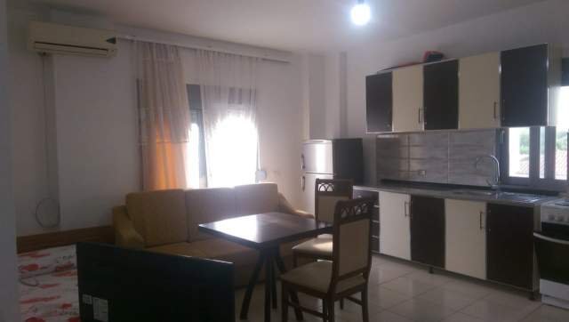 Himare, jap me qera apartament 1+1+BLK Kati 1, 60 m² 50 Euro (Pallati afer Qendres Shendetsore)