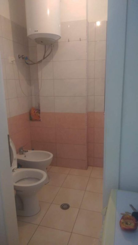 Himare, jap me qera apartament 1+1+BLK Kati 1, 60 m² 50 Euro (Pallati afer Qendres Shendetsore)