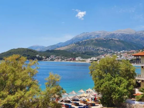 PLAZH NË HIMARË (POTAM)...DHOMA BUZË DETIT ME ÇMIME FANTASTIKE!