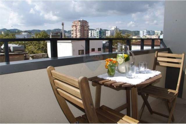 Tirane, jepet me qera apartament 1+1+BLK Kati 6, 78 m² 600 Euro