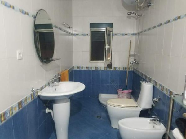 Tirane, jap me qera apartament duplex Kati 4, 149 m² 4.000 Leke (emin duraku perball stadiumit dinamo)