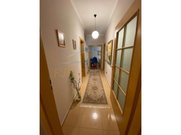 Tirane, shes apartament 3+1+BLK Kati 2, 122 m² 220.320 Euro (Rruga e Barrikadave)