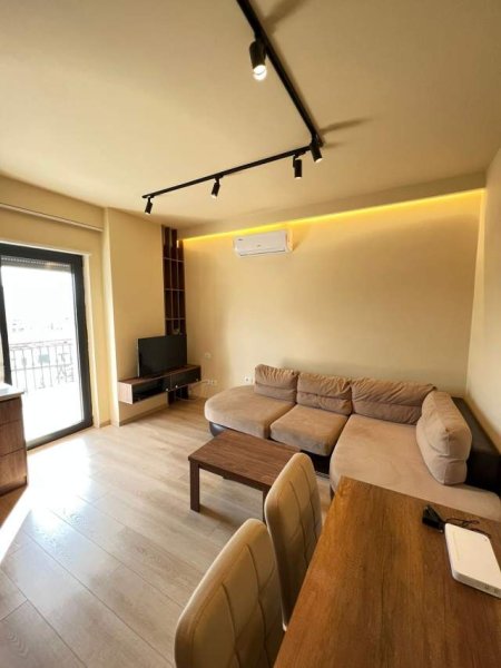 Tirane, jepet me qera apartament 1+1+BLK Kati 7, 50 m² 600 Euro (Tek Mozart, ne Qender )