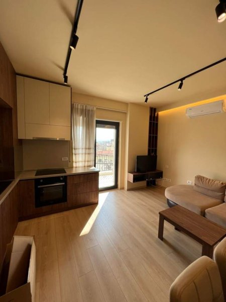 Tirane, jepet me qera apartament 1+1+BLK Kati 7, 50 m² 600 Euro (Tek Mozart, ne Qender )