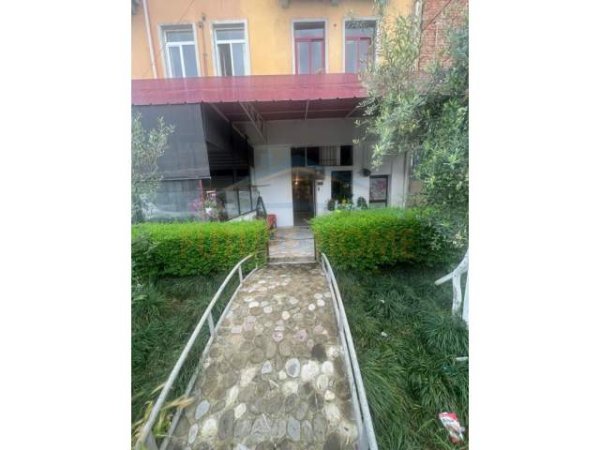Tirane, jepet me qera ambjent biznesi Kati 0, 55 m² 280 Euro (kombinat)