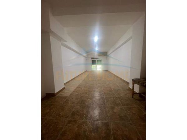 Tirane, jepet me qera ambjent biznesi Kati 0, 55 m² 280 Euro (kombinat)