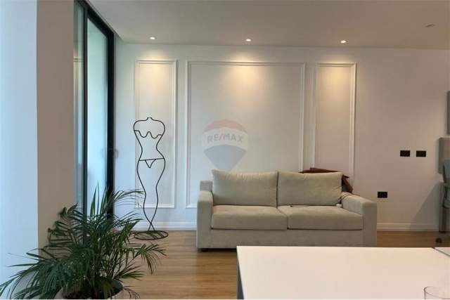 Tirane, jepet me qera zyre Kati 5, 160 m² 1.500 Euro (Ismail Qemali)