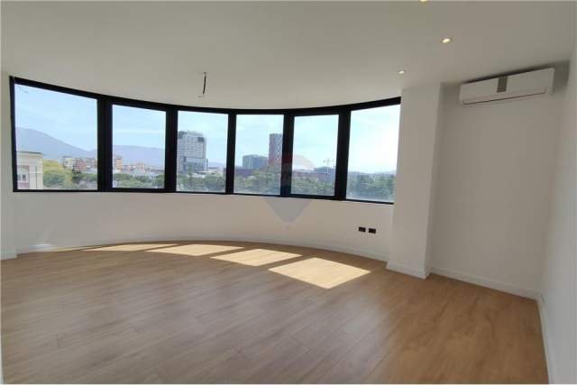 Tirane, jepet me qera zyre Kati 5, 160 m² 1.500 Euro (Ismail Qemali)